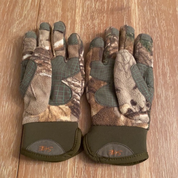 Bass Pro Shops Accessories Bass Pro Boys Camo Gloves Poshmark